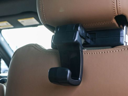 New 2026 Land Rover Range Rover SE image 27