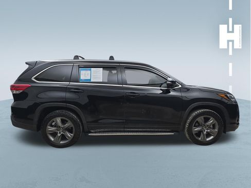Used 2019 Toyota Highlander Limited FWD image 3