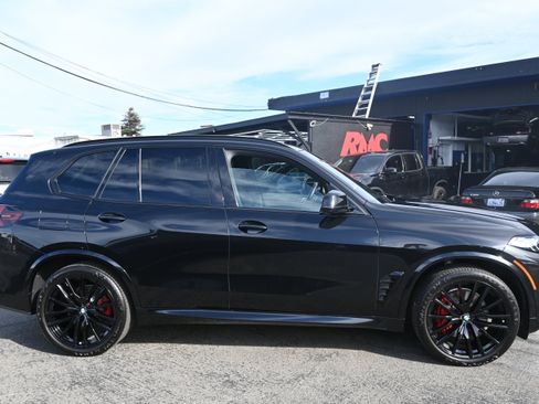 Used 2024 BMW X5 xDrive40i w/ M Sport Package AWD/4WD image 4