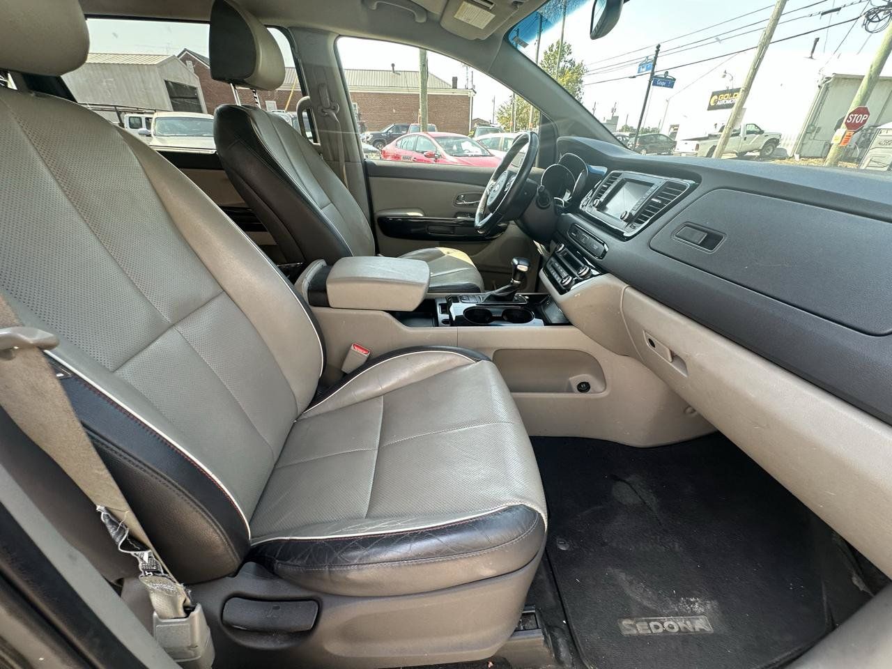 Used 2017 Kia Sedona EX FWD image 12
