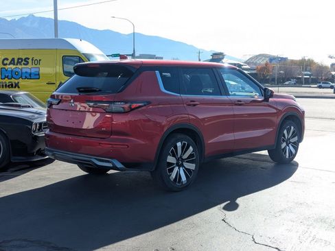 Used 2025 Mitsubishi Outlander SE AWD/4WD image 4