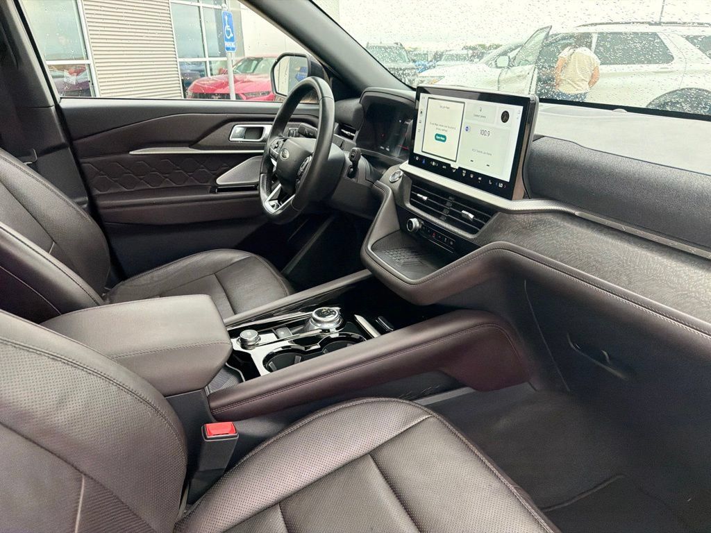 Used 2025 Ford Explorer Platinum w/ Ultimate Package AWD/4WD image 28