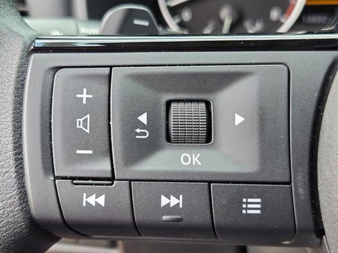 Used 2023 Nissan Rogue SV FWD image 9