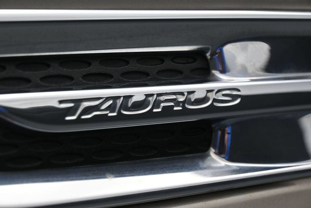 Used 2018 Ford Taurus SEL FWD image 9