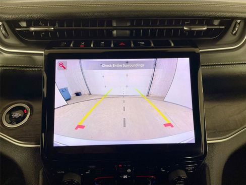 Used 2024 Jeep Grand Cherokee Limited w/ Black Appearance Package AWD/4WD image 6