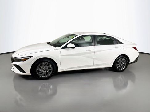 Used 2024 Hyundai Elantra SEL FWD image 8