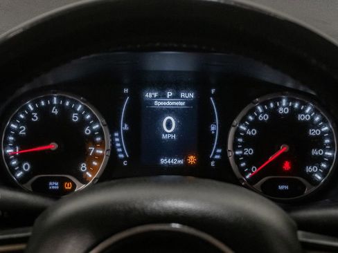 Used 2017 Jeep Renegade Latitude AWD/4WD image 14