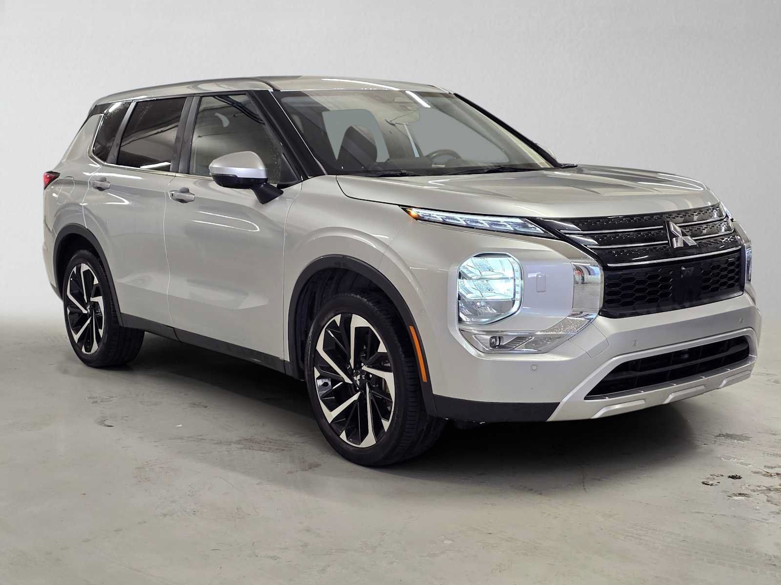 Used 2024 Mitsubishi Outlander SE AWD/4WD image 7