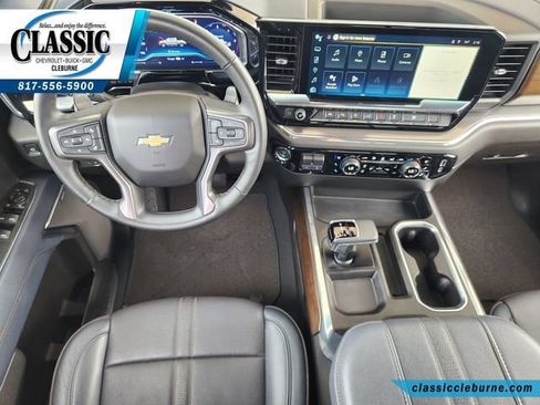 Used 2025 Chevrolet Silverado 1500 High Country AWD/4WD image 3
