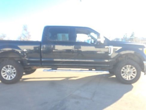 Used 2017 Ford F250 XLT image 4