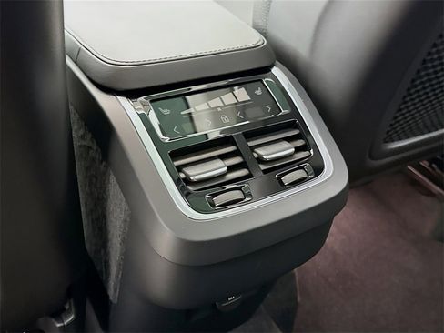 Certified 2025 Volvo XC90 B6 Plus w/ Protection Package Premier image 26