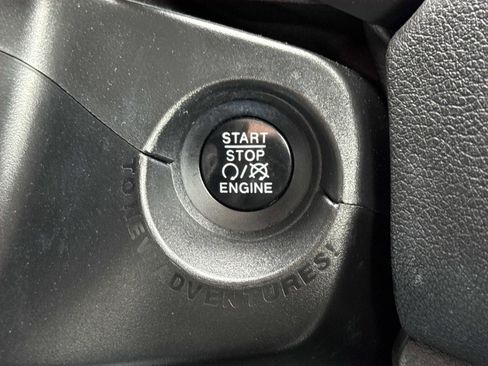 Used 2018 Jeep Renegade Latitude w/ Cold Weather Group AWD/4WD image 20