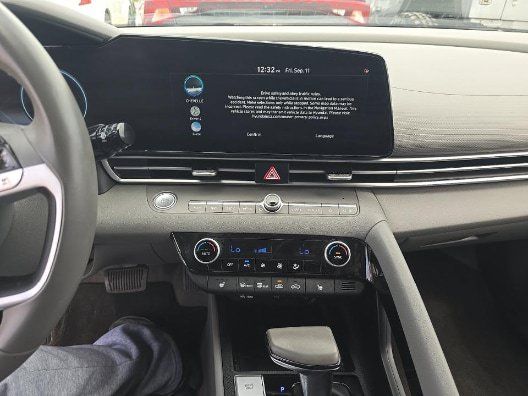 Used 2023 Hyundai Elantra SEL w/ Convenience Package FWD image 14
