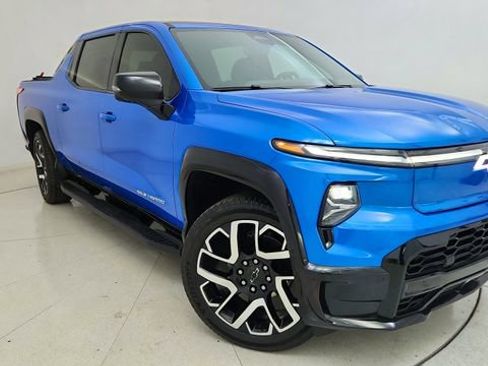 Used 2025 Chevrolet Silverado EV RST image 90
