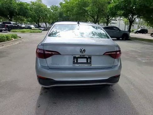 Used 2024 Volkswagen Jetta SE FWD image 7