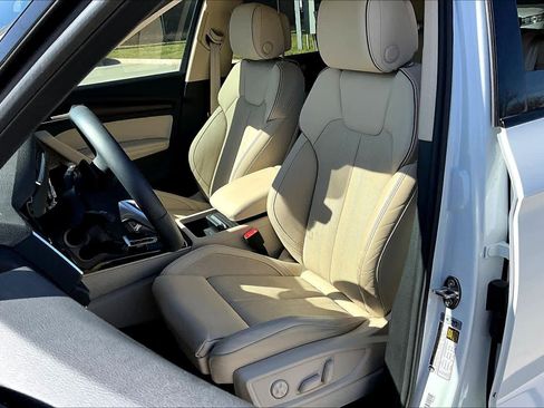 Used 2023 Audi Q5 e Prestige image 9