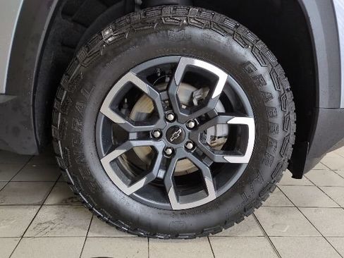 Used 2025 Chevrolet Equinox ACTIV w/ Safety and Technology Package AWD/4WD image 26