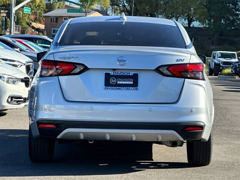 Used 2020 Nissan Versa SV image 4