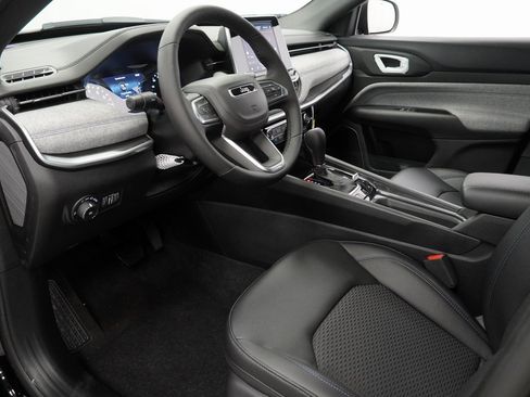 Certified 2025 Jeep Compass Latitude w/ Convenience Group image 17