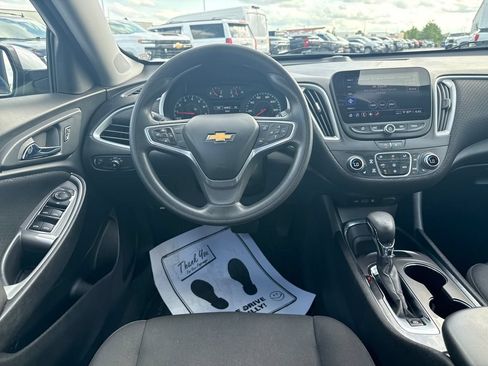 Used 2022 Chevrolet Malibu LT FWD image 23