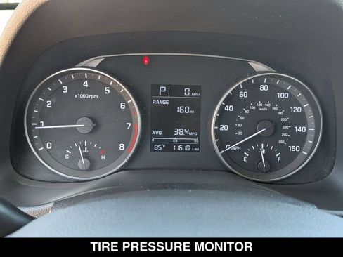 Used 2017 Hyundai Elantra SE FWD image 18