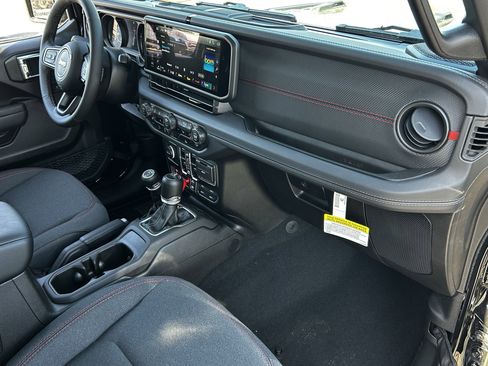 New 2025 Jeep Gladiator Rubicon w/ Convenience Group image 9