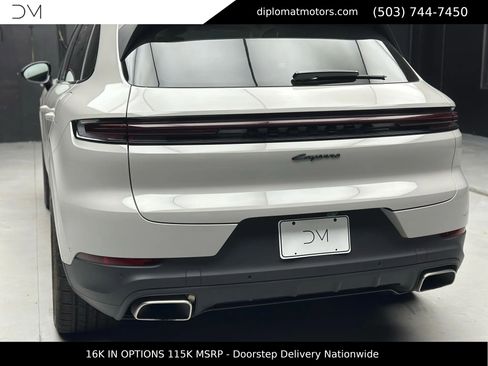 Used 2025 Porsche Cayenne E-Hybrid image 16