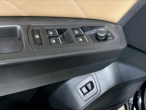 Used 2023 Volkswagen Atlas Cross Sport SE AWD/4WD image 33