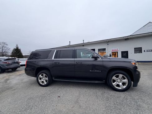 Used 2016 Chevrolet Suburban LT image 17