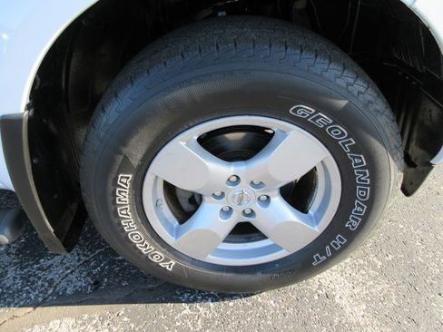 Used 2008 Nissan Frontier LE w/ Leather Pkg image 9