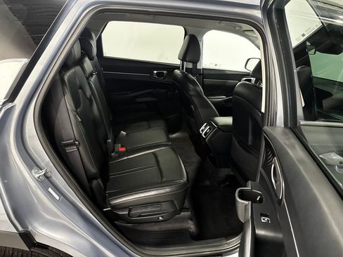Used 2024 Kia Sorento S FWD image 23