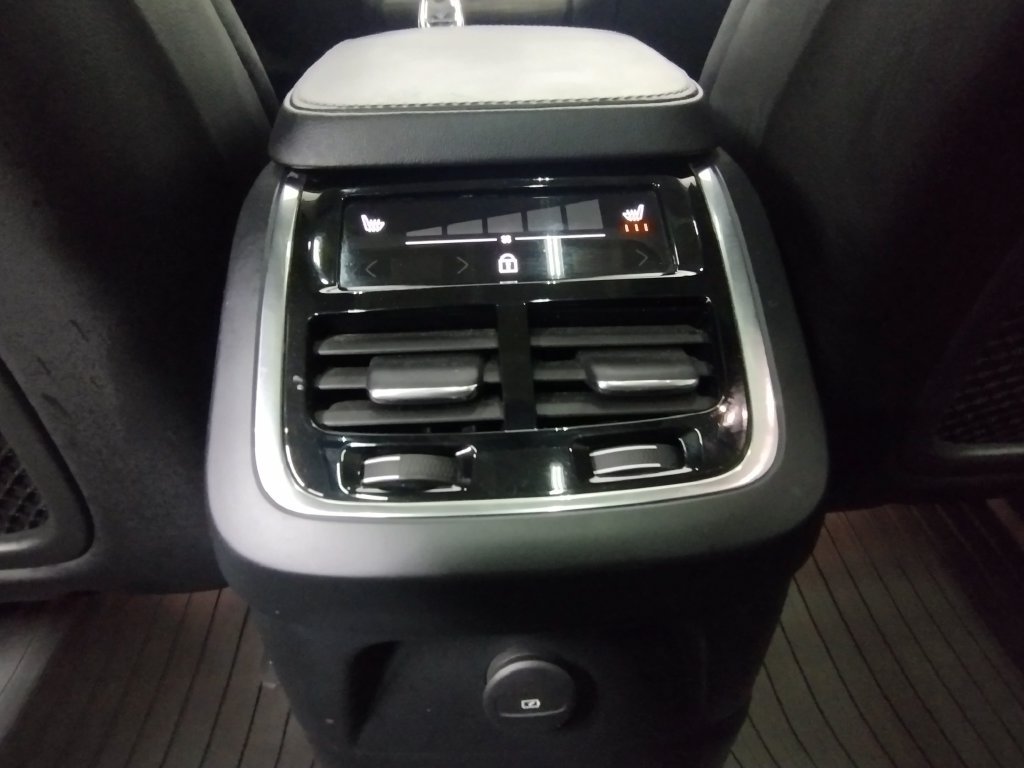 Used 2022 Volvo XC90 T8 Inscription AWD/4WD image 37