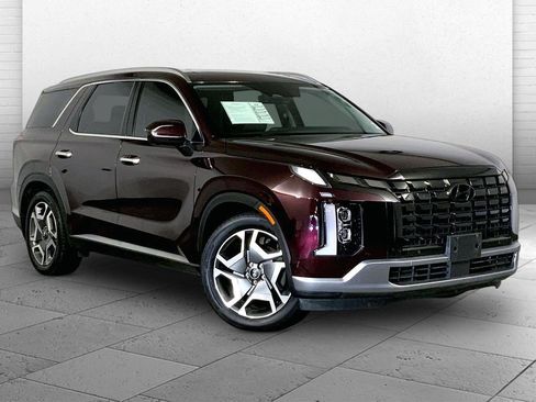 Used 2023 Hyundai Palisade Limited w/ Winter Package FWD image 1