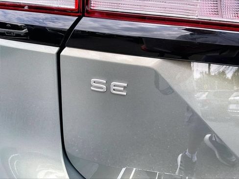 Used 2024 Volkswagen Atlas Peak Edition SE AWD/4WD image 20
