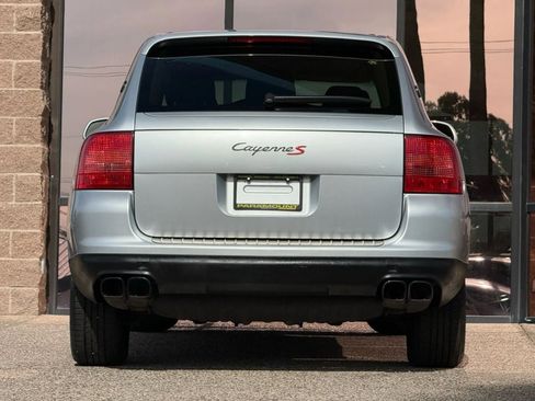 Used 2003 Porsche Cayenne S image 9