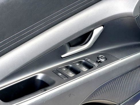 Used 2025 Hyundai Elantra SE image 14