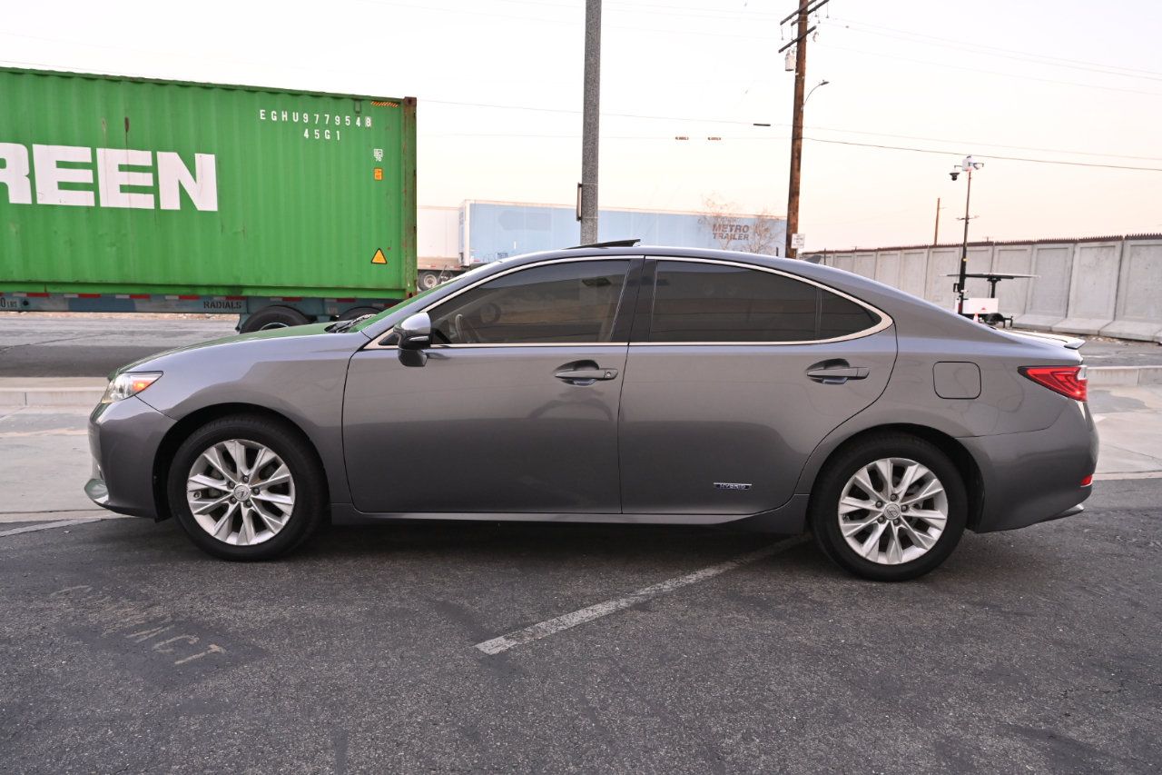 Used 2013 Lexus ES 300h w/ Premium Pkg FWD image 3