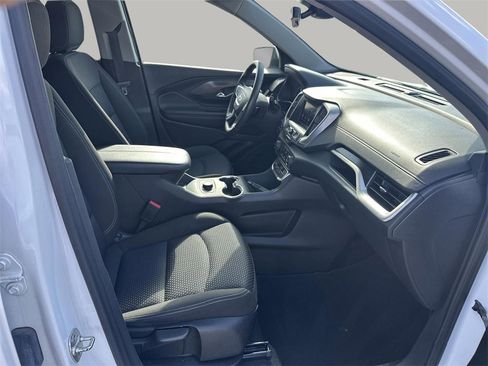 Used 2024 GMC Terrain SLE image 12