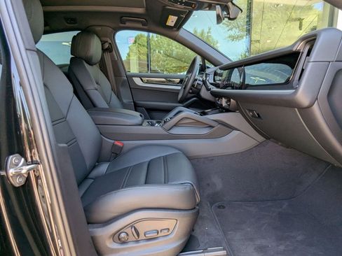Certified 2025 Porsche Cayenne Coupe image 25