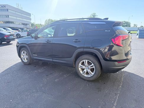 Used 2018 GMC Terrain SLE w/ Driver Convenience Package AWD/4WD image 3