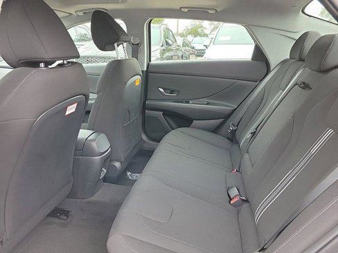New 2025 Hyundai Elantra SEL image 10