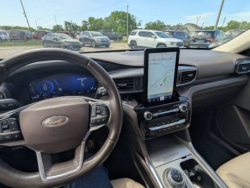 Used 2022 Ford Explorer Platinum w/ Equipment Group 601A AWD/4WD image 38