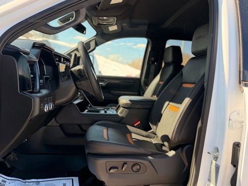 Used 2025 GMC Sierra 2500 AT4 image 10