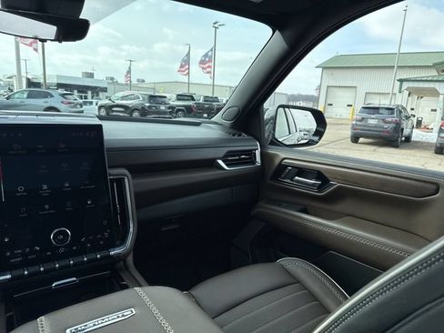 Used 2025 GMC Yukon XL Denali Ultimate w/ LPO, Floor Liner Package AWD/4WD image 44