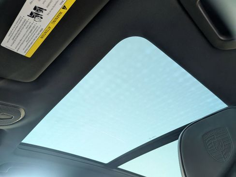Certified 2025 Porsche Cayenne AWD/4WD image 27
