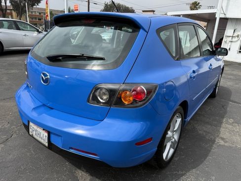 Used 2005 MAZDA MAZDA3 s w/ Moonroof & 6-CD Pkg FWD image 9