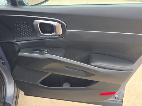 Used 2024 Kia Sorento S image 28