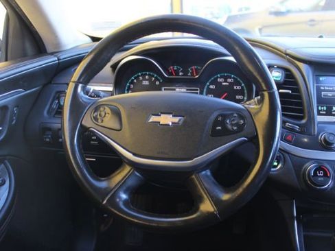 Used 2019 Chevrolet Impala LT FWD image 13