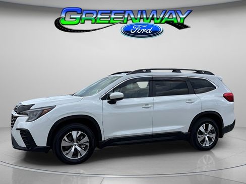 Used 2025 Subaru Ascent Premium AWD/4WD image 1