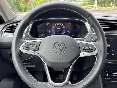 Used 2023 Volkswagen Tiguan SE FWD image 15